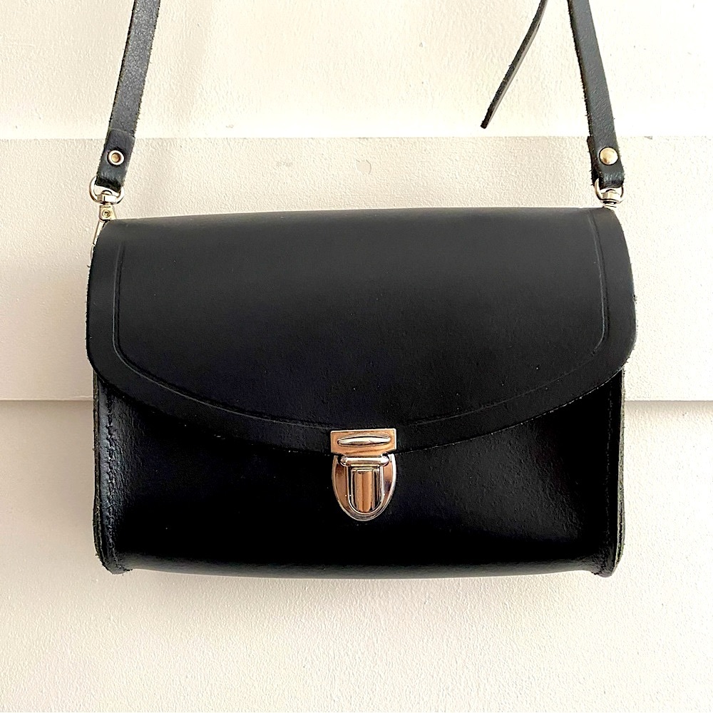 EUC Cambridge Satchel Company discontinued RARE large kisslock crossbody Black